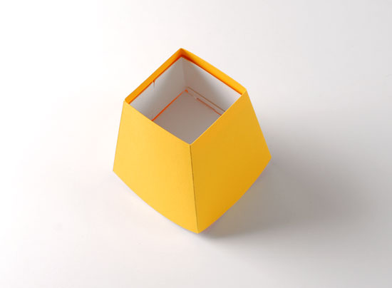 Pot à crayons en carton