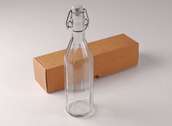 Bouteille en verre pour l'eau, avec bouchon mécanique 
