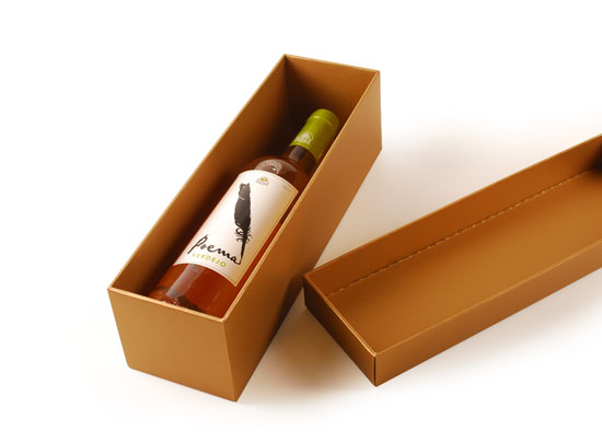 Boîte carton renforcée pour une bouteille de vin avec couvercle