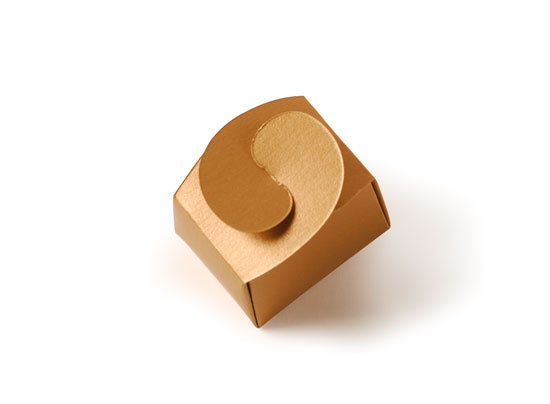 Petite boîte carton de chocolats individuelle