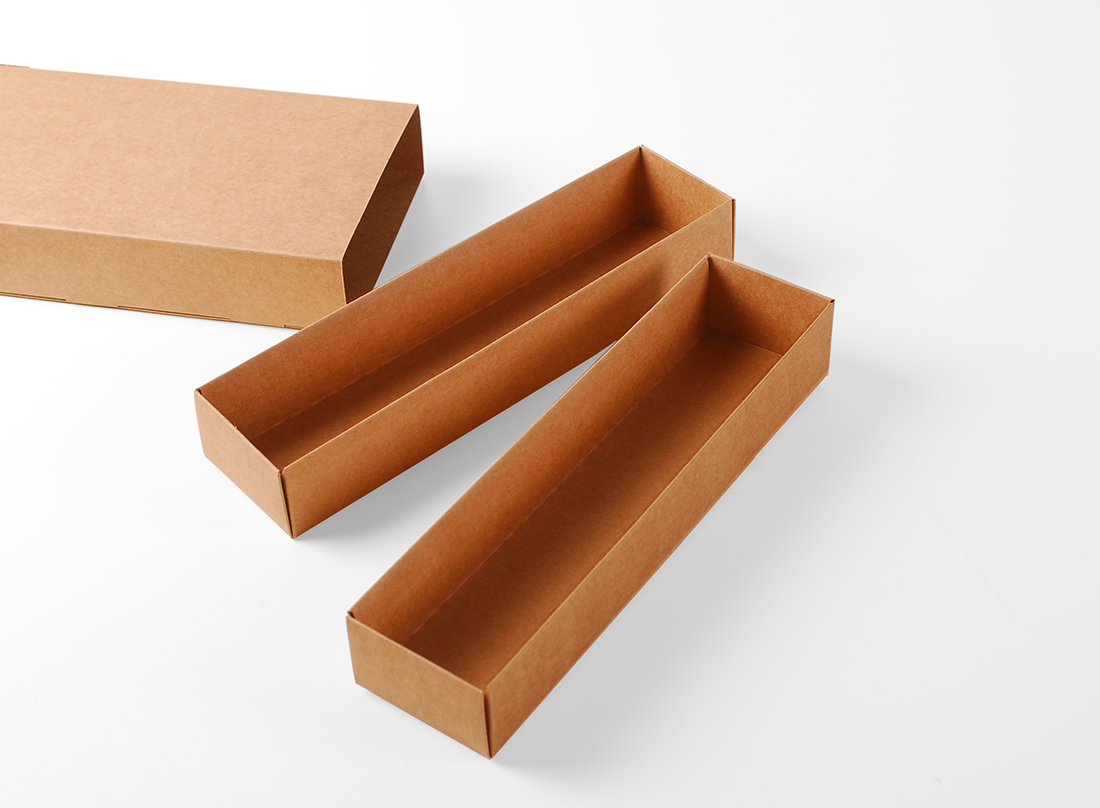 Boîte en carton allongée pour sushis avec bandeau